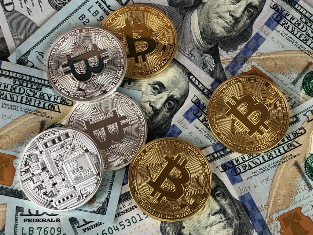 bitcoin and US dollars